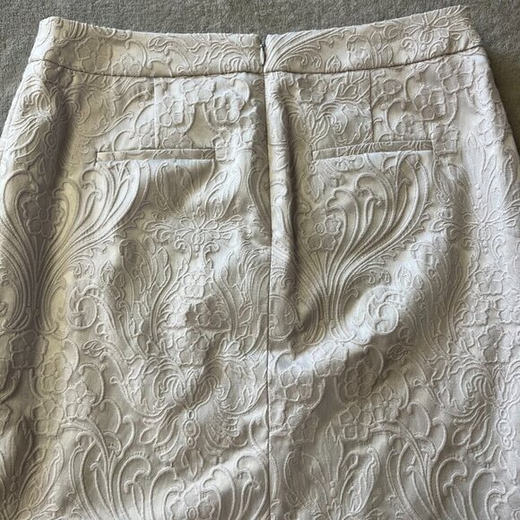 Melanie Lyne Textured Filigree/Brocade Pencil Light Silver/Grey Midi Skirt - Picture 6 of 11